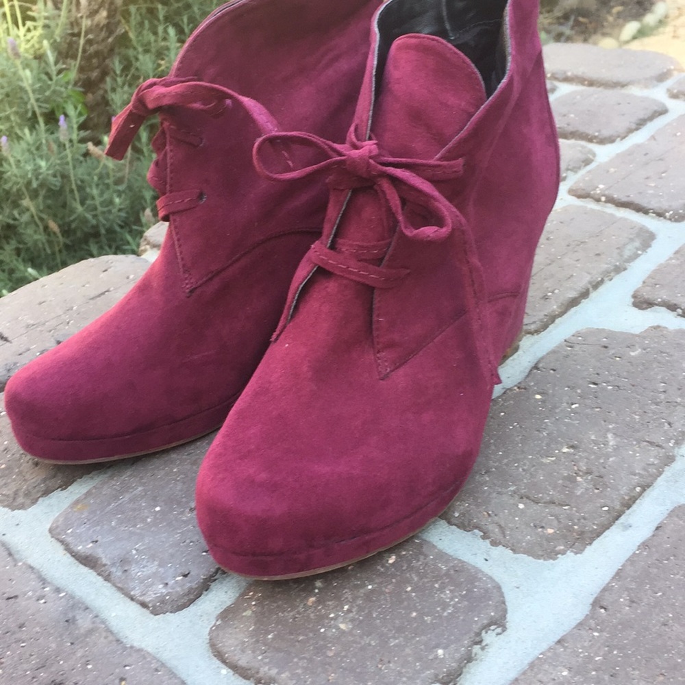 DV wedge boots